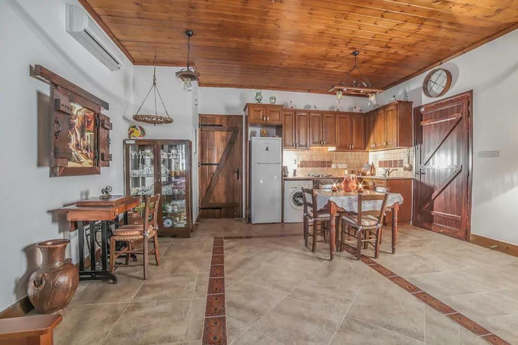 Lofou Traditional House Экстерьер фото